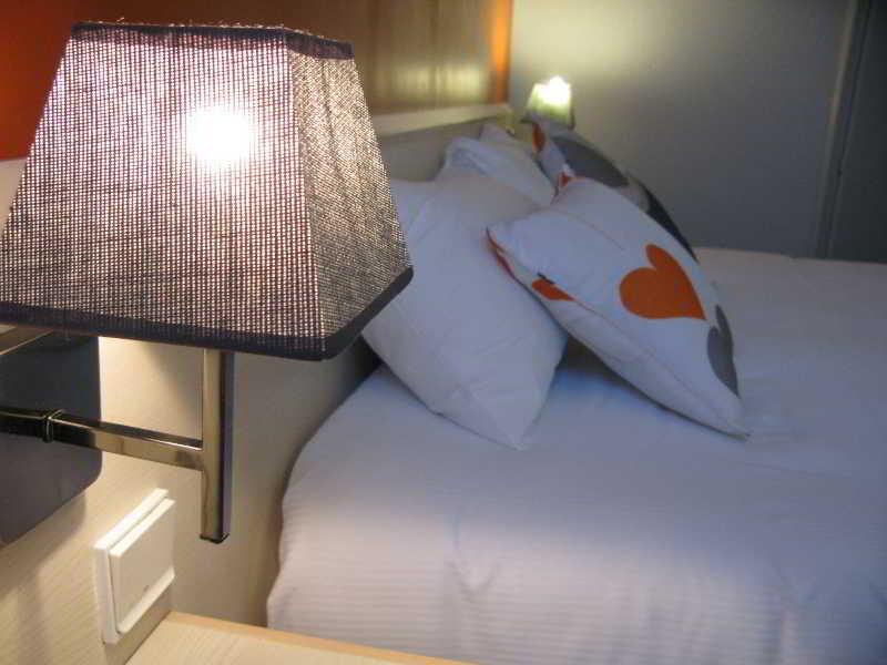 Greet Hotel Massieux Lyon Nord Eksteriør bilde
