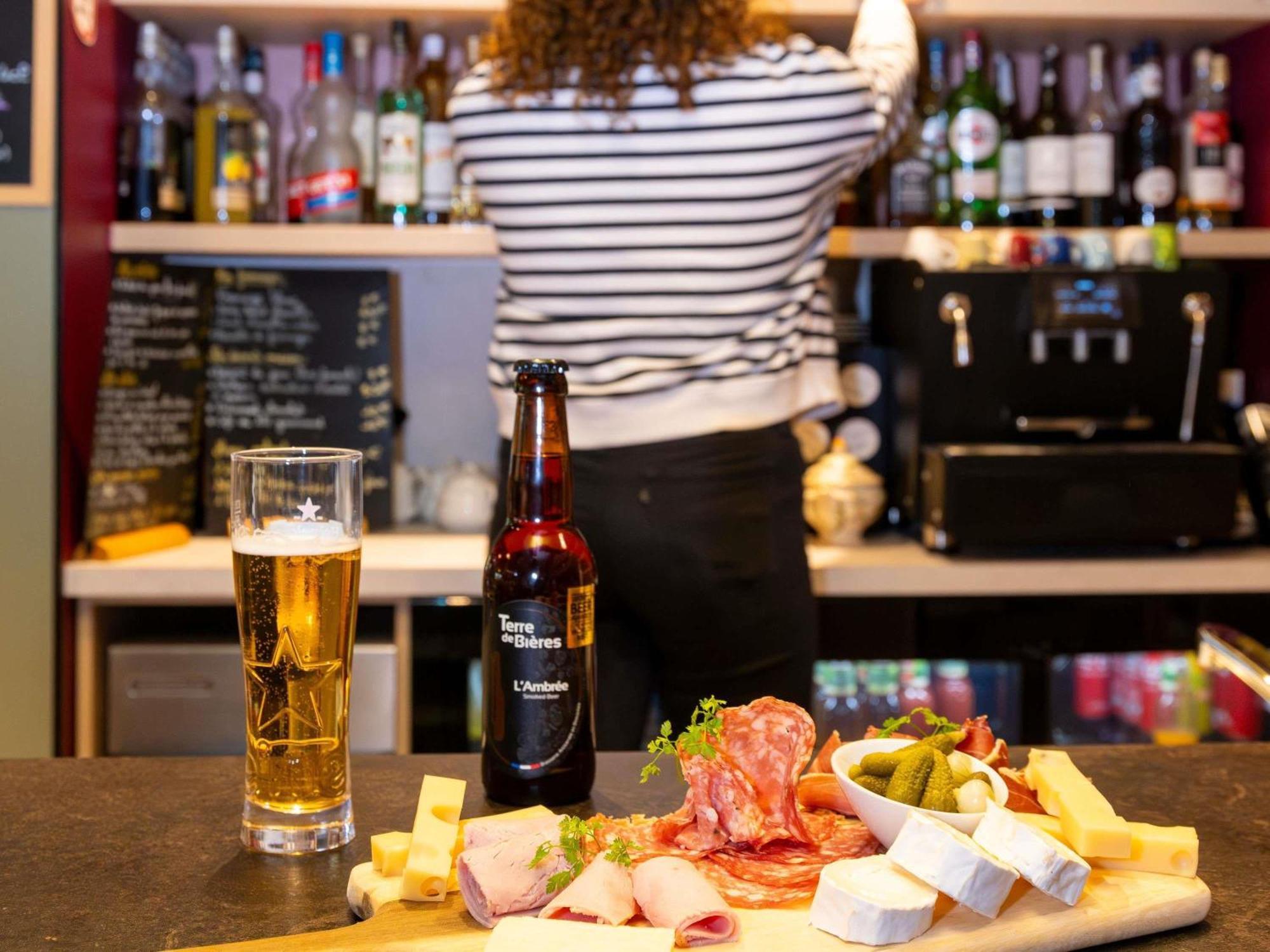 Greet Hotel Massieux Lyon Nord Eksteriør bilde