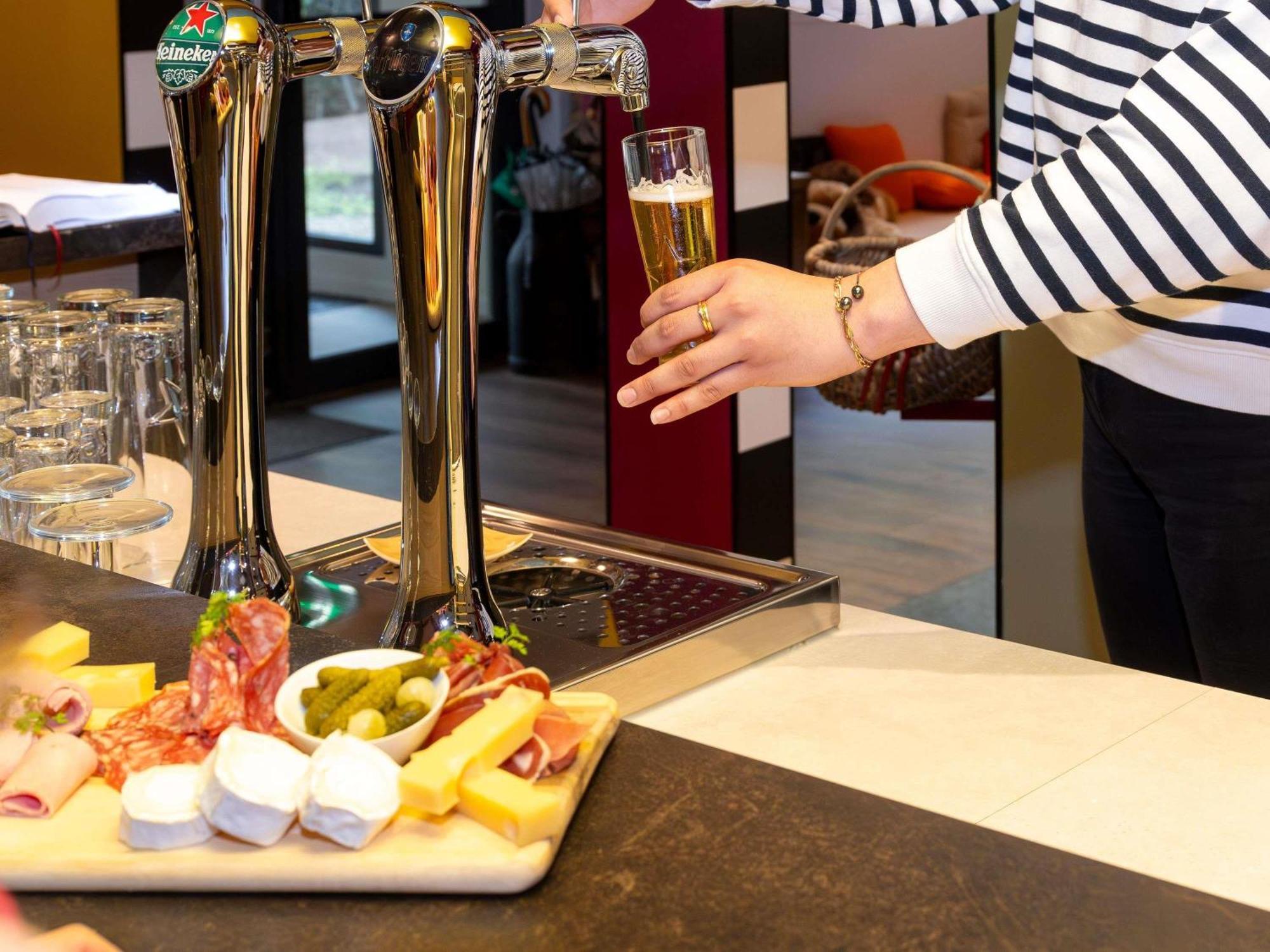 Greet Hotel Massieux Lyon Nord Eksteriør bilde
