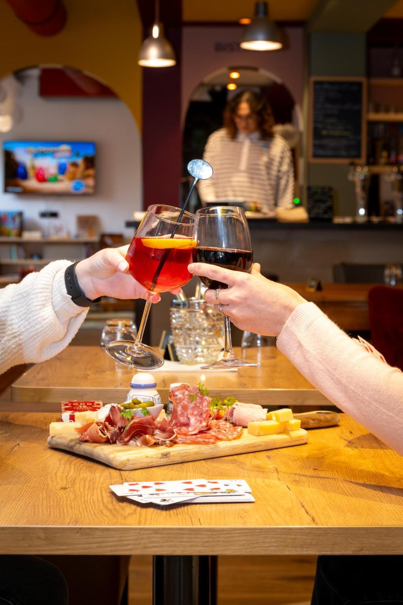 Greet Hotel Massieux Lyon Nord Eksteriør bilde